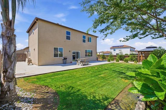 1799 Florence Avenue, Dinuba, CA 93618