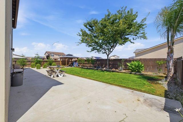 1799 Florence Avenue, Dinuba, CA 93618