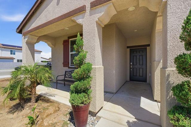 1799 Florence Avenue, Dinuba, CA 93618