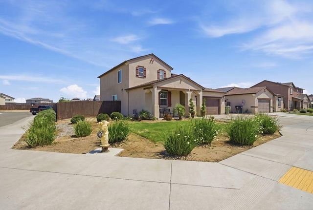 1799 Florence Avenue, Dinuba, CA 93618