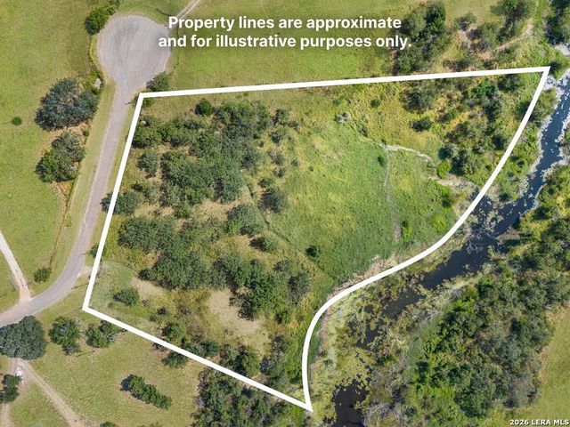 200 LOLITA DR, Lytle, TX 78052