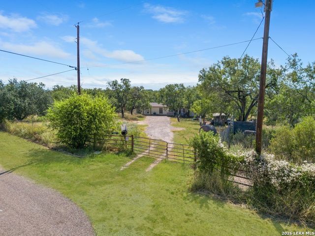 200 LOLITA DR, Lytle, TX 78052