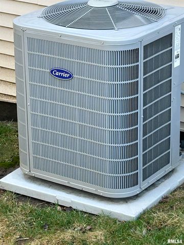 313 BOULDER CREEK, Chatham, IL 61629