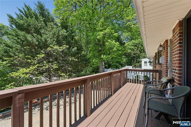 12 Beverly Road, Englewood Cliffs, NJ 07632