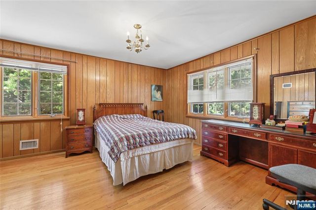 12 Beverly Road, Englewood Cliffs, NJ 07632