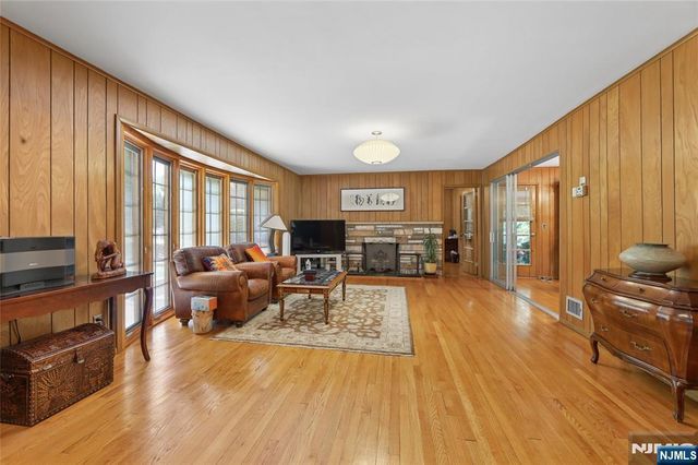 12 Beverly Road, Englewood Cliffs, NJ 07632