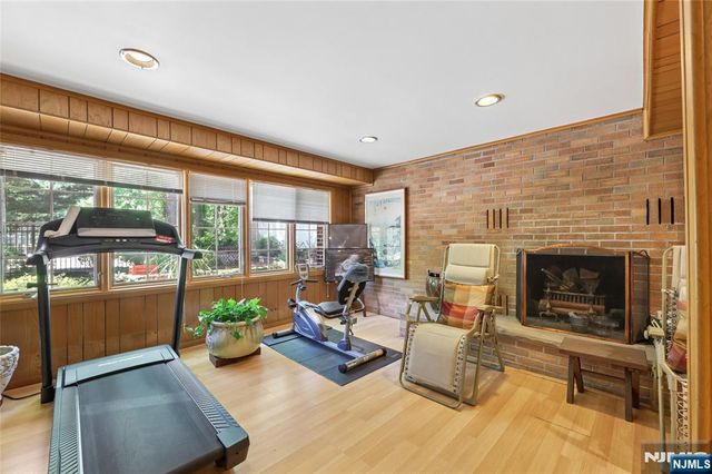 12 Beverly Road, Englewood Cliffs, NJ 07632