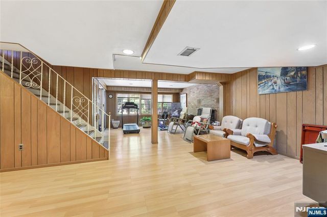12 Beverly Road, Englewood Cliffs, NJ 07632