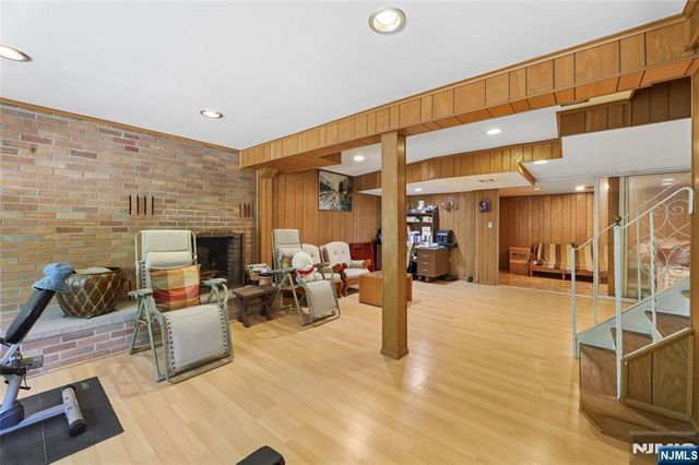 12 Beverly Road, Englewood Cliffs, NJ 07632