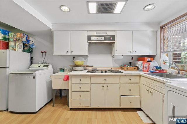 12 Beverly Road, Englewood Cliffs, NJ 07632