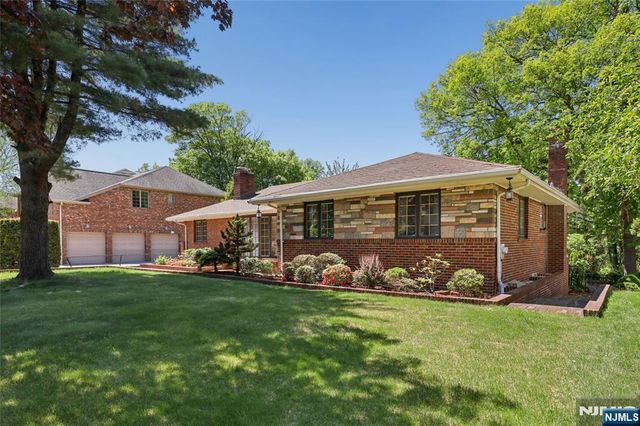 12 Beverly Road, Englewood Cliffs, NJ 07632