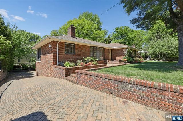 12 Beverly Road, Englewood Cliffs, NJ 07632