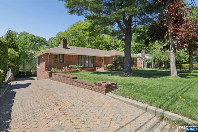 12 Beverly Road, Englewood Cliffs, NJ 07632
