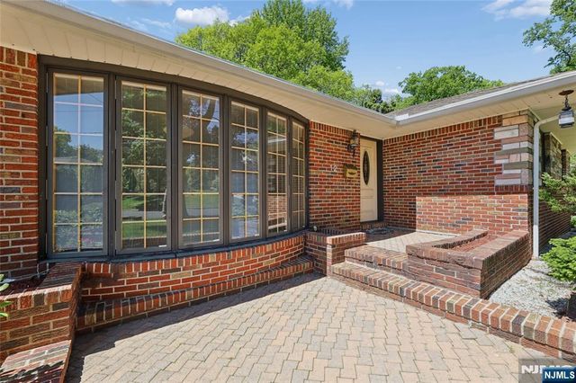 12 Beverly Road, Englewood Cliffs, NJ 07632