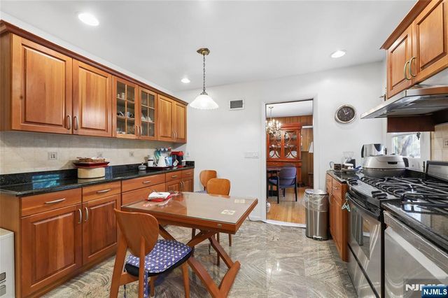 12 Beverly Road, Englewood Cliffs, NJ 07632