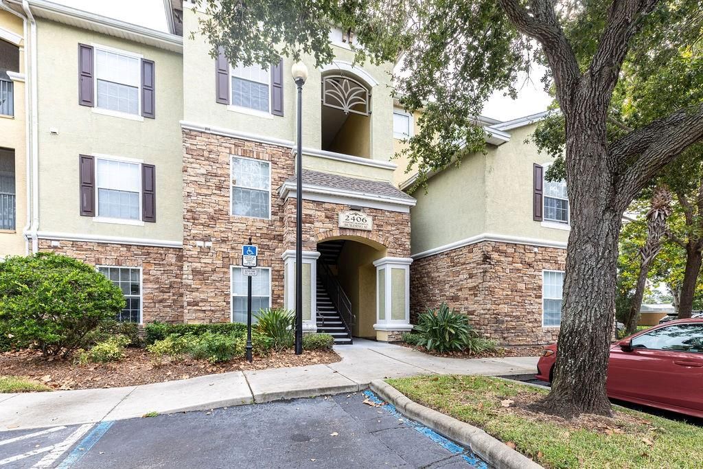 2406 COURTNEY MEADOWS COURT 303, Tampa, FL 33619
