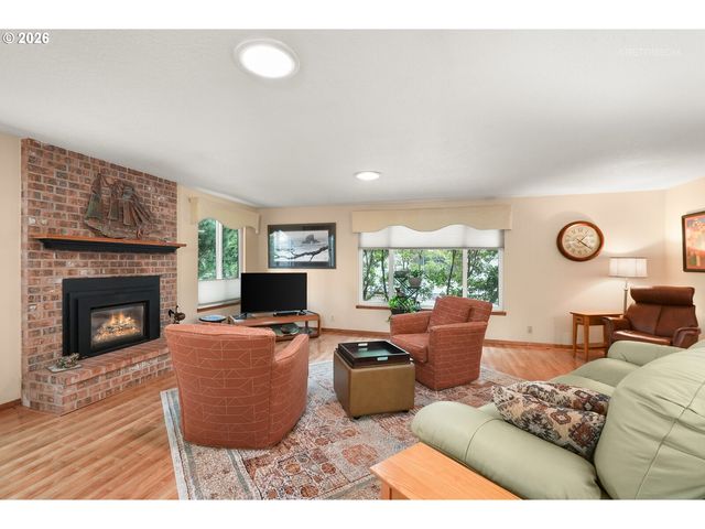 903 Ne 3RD Ave, Hillsboro, OR 97124