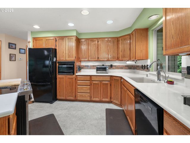 903 Ne 3RD Ave, Hillsboro, OR 97124