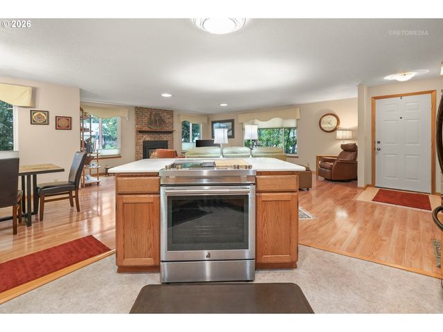 903 Ne 3RD Ave, Hillsboro, OR 97124