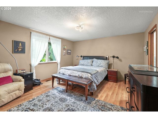 903 Ne 3RD Ave, Hillsboro, OR 97124