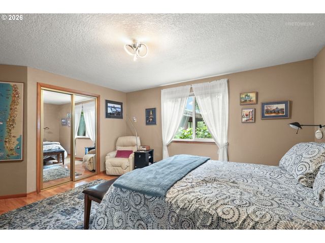 903 Ne 3RD Ave, Hillsboro, OR 97124