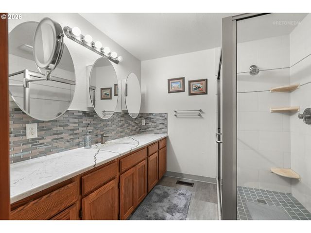 903 Ne 3RD Ave, Hillsboro, OR 97124