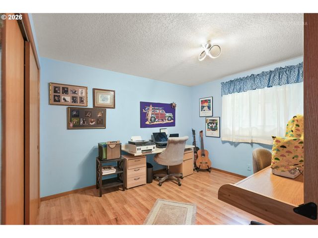 903 Ne 3RD Ave, Hillsboro, OR 97124