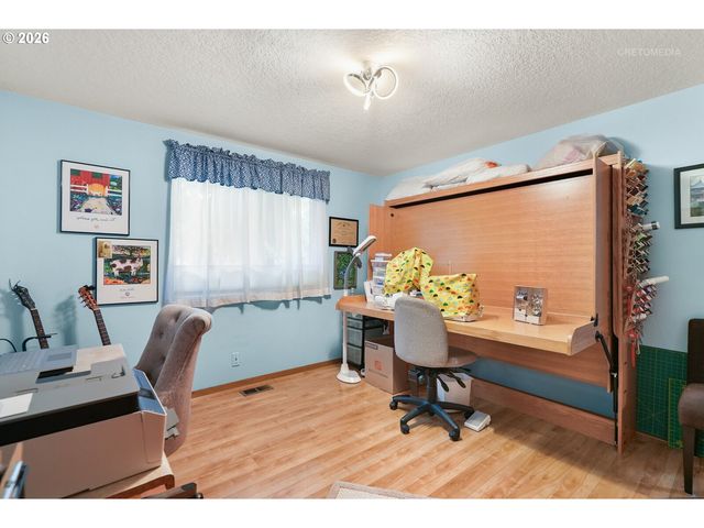 903 Ne 3RD Ave, Hillsboro, OR 97124