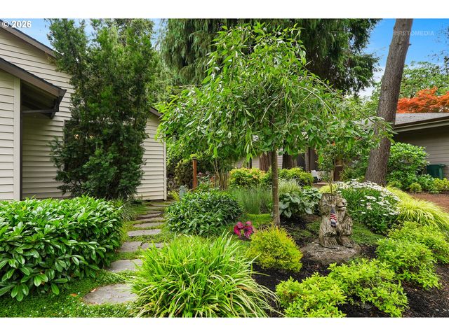 903 Ne 3RD Ave, Hillsboro, OR 97124