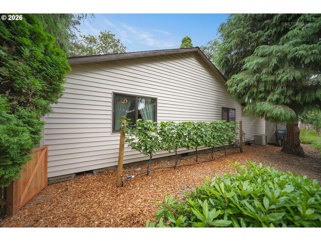 903 Ne 3RD Ave, Hillsboro, OR 97124