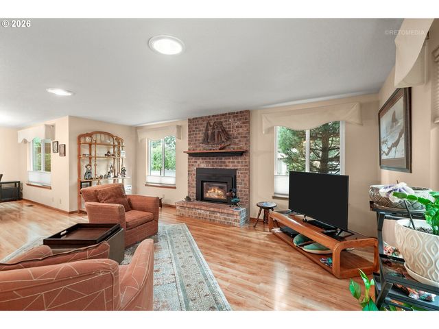903 Ne 3RD Ave, Hillsboro, OR 97124