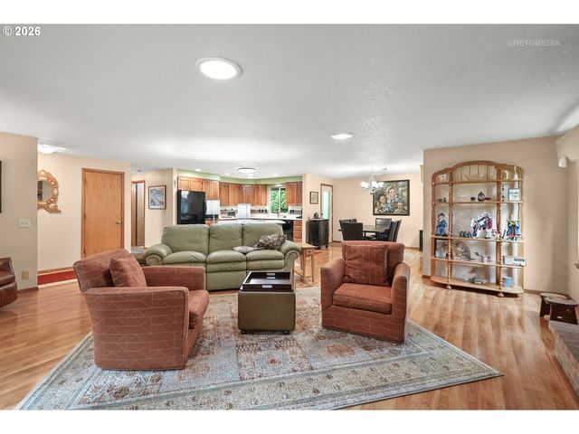 903 Ne 3RD Ave, Hillsboro, OR 97124