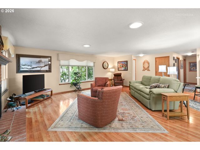 903 Ne 3RD Ave, Hillsboro, OR 97124