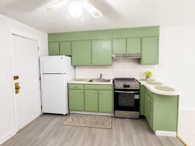 50 Danbury Dr 19, Methuen, MA 01844