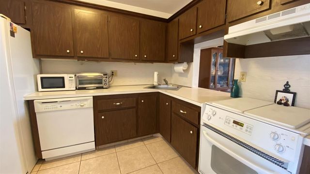 6051 NW 61st Avenue 211, Tamarac, FL 33319