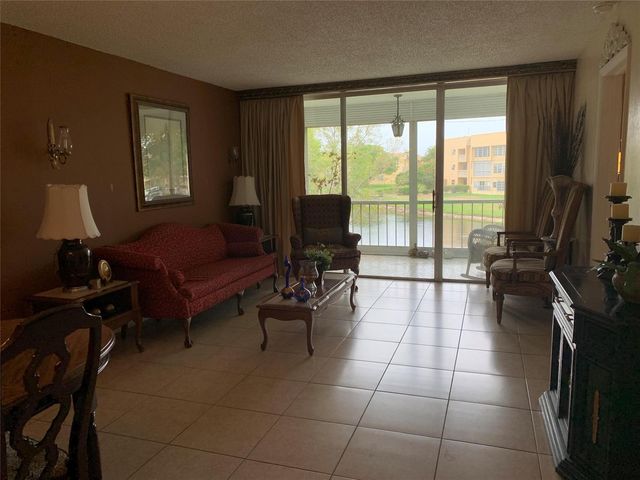6051 NW 61st Avenue 211, Tamarac, FL 33319