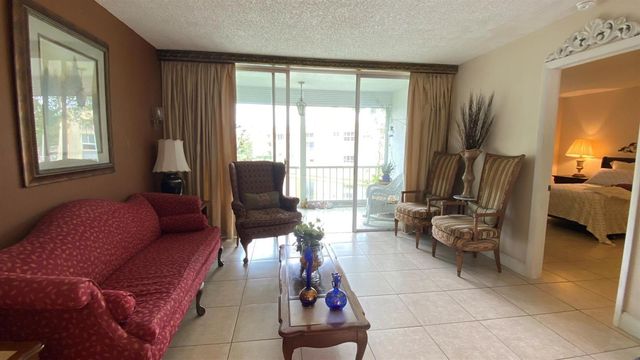 6051 NW 61st Avenue 211, Tamarac, FL 33319