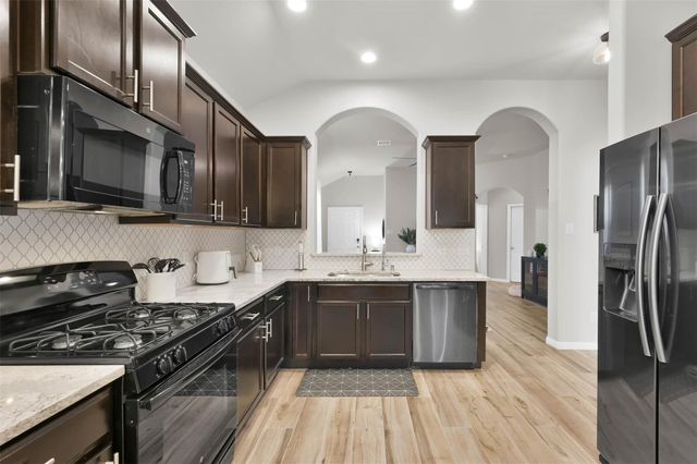 9466 E Woodmark, Conroe, TX 77304