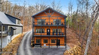 206 S Smoky Mountain Way, Sevierville, TN 37876