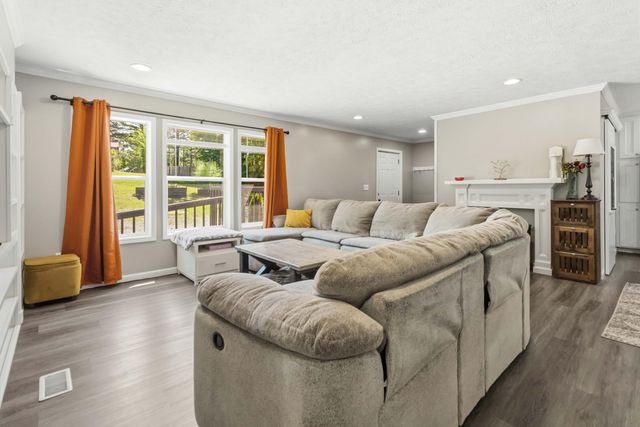 3163 White Oak Road, London, KY 40741