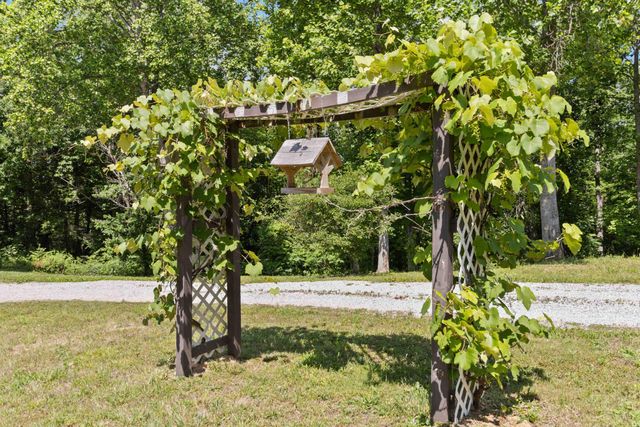 3163 White Oak Road, London, KY 40741