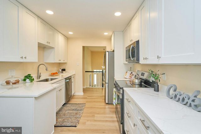 9718 LOCH LINDEN CT, Fairfax, VA 22032