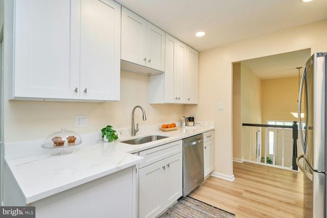 9718 LOCH LINDEN CT, Fairfax, VA 22032
