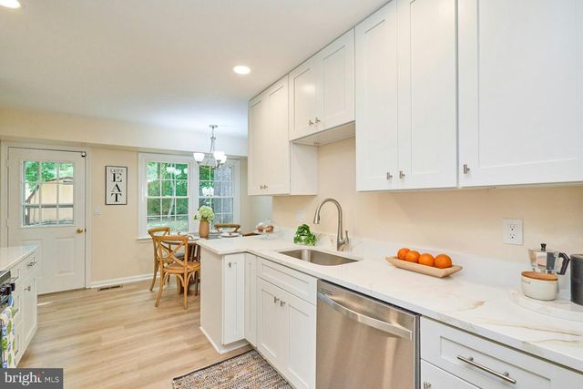 9718 LOCH LINDEN CT, Fairfax, VA 22032