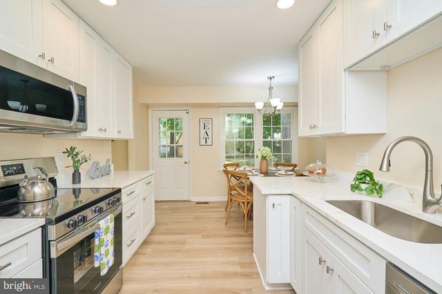 9718 LOCH LINDEN CT, Fairfax, VA 22032