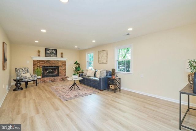 9718 LOCH LINDEN CT, Fairfax, VA 22032
