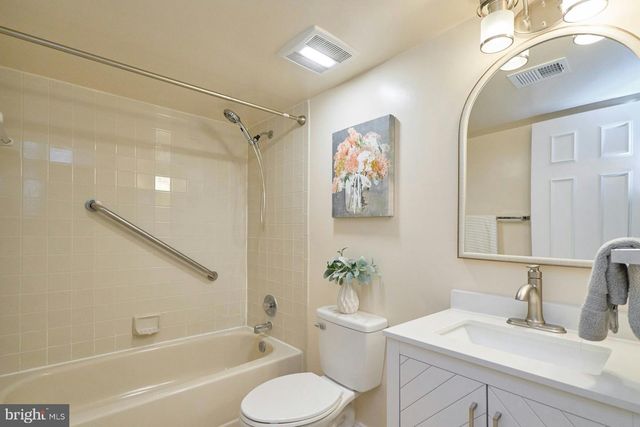 9718 LOCH LINDEN CT, Fairfax, VA 22032