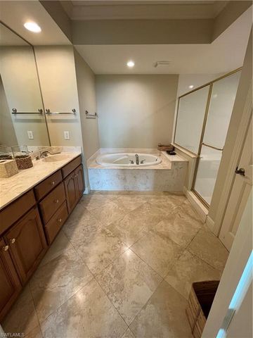 285 Grande WAY 701, Naples, FL 34110