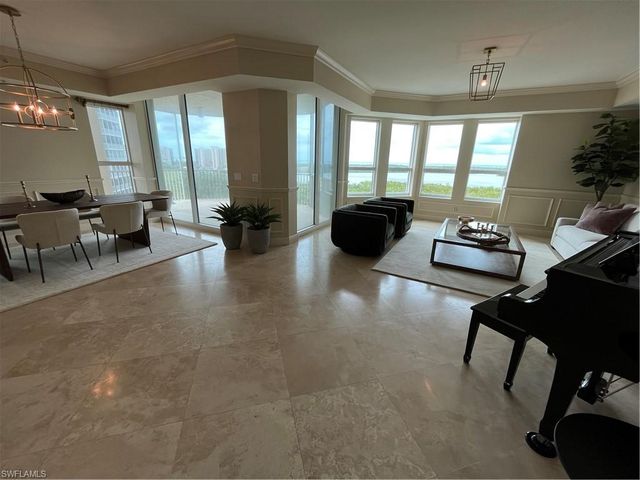 285 Grande WAY 701, Naples, FL 34110