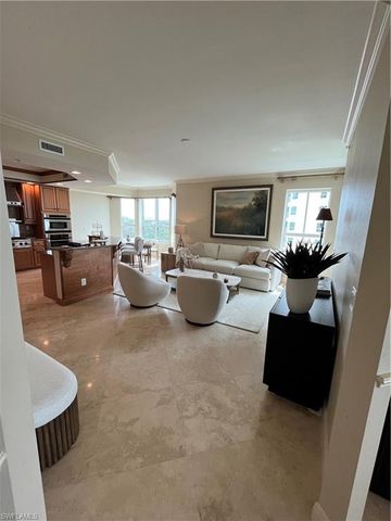 285 Grande WAY 701, Naples, FL 34110